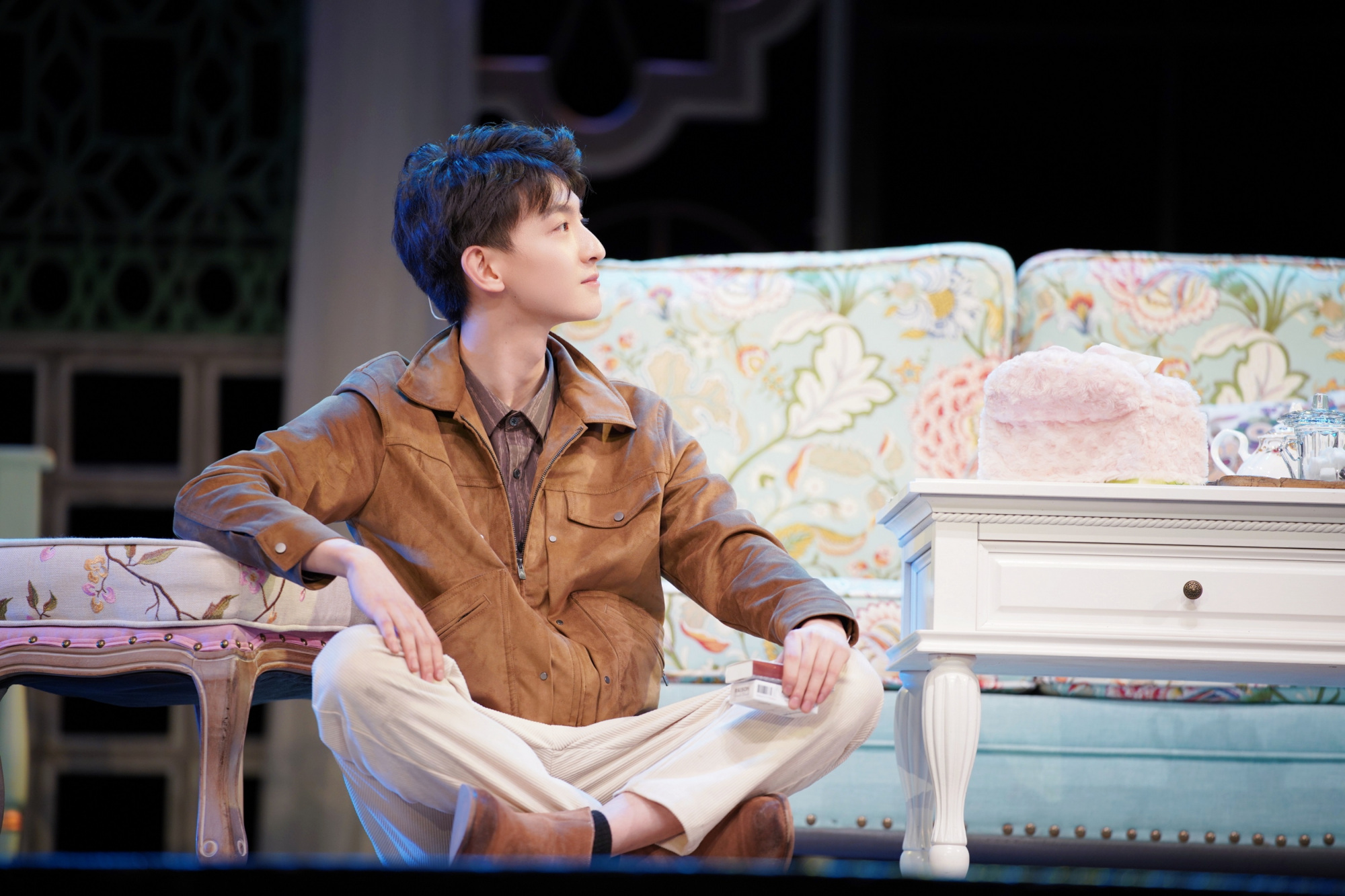 开心麻花话剧《社会形象》圆满落幕 原若航演绎神秘男主雷内