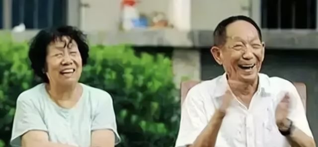 夫人坐轮椅泪别袁隆平,这世上又少了一个深情的男人休闲区蓝鸢梦想 - Www.slyday.coM 夫人坐轮椅泪别袁隆平,这世上又少了一个深情的男人休闲区蓝鸢梦想 - Www.slyday.coM