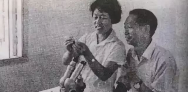 夫人坐轮椅泪别袁隆平,这世上又少了一个深情的男人休闲区蓝鸢梦想 - Www.slyday.coM 夫人坐轮椅泪别袁隆平,这世上又少了一个深情的男人休闲区蓝鸢梦想 - Www.slyday.coM