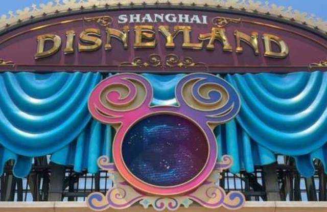 又一个特维斯31岁中超水货刚去完三亚又去迪士尼度假