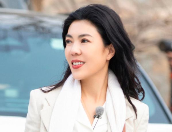 要知道,《时尚芭莎》总编辑苏芒,在前段时间就因为不当言论成为了大众