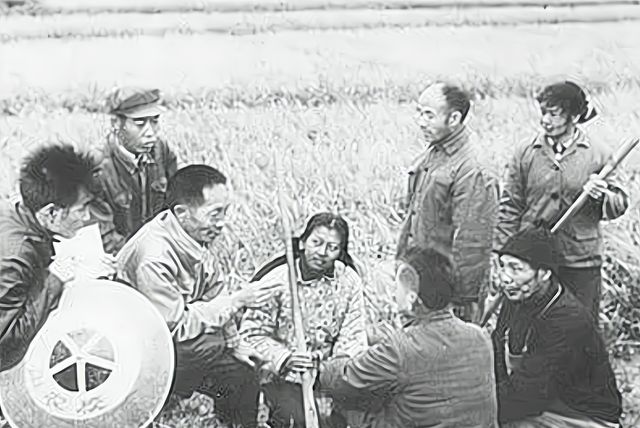 夫人坐轮椅泪别袁隆平,这世上又少了一个深情的男人休闲区蓝鸢梦想 - Www.slyday.coM 夫人坐轮椅泪别袁隆平,这世上又少了一个深情的男人休闲区蓝鸢梦想 - Www.slyday.coM