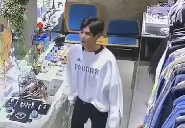青三选手彦希否认偷东西后,店主公开监控视频,当事人道歉并回应休闲区蓝鸢梦想 - Www.slyday.coM