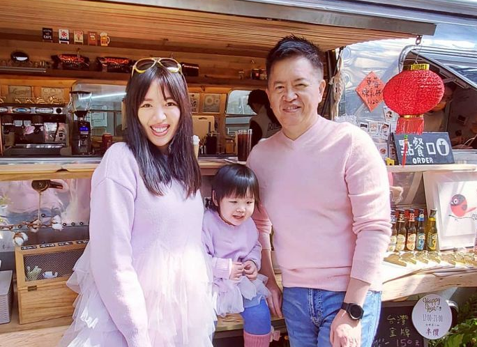 恭喜36岁女星刘伊心宣布二胎产子60岁富豪3度当爸激动落泪