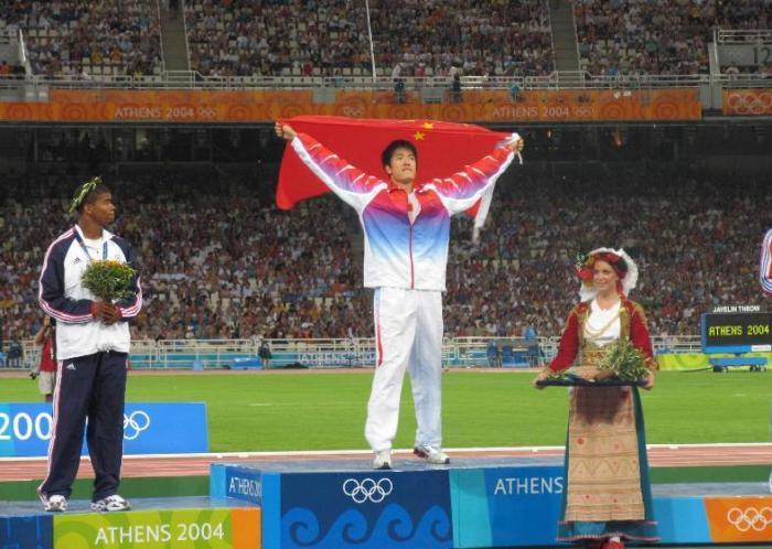 获得雅典奥运金牌,"飞人"刘翔一共获得多少奖金?数字惊人