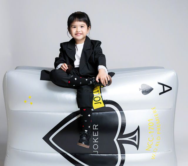 包贝尔女儿名叫包可艾,可是观众总是会叫她一声包