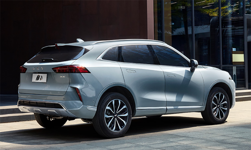 尺寸方面,摩卡是一辆"大块头",该中型suv的长宽高分别达到4875/1960