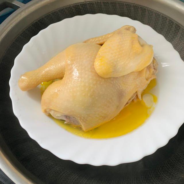 香葱手撕鸡,丝丝入味,可口开胃