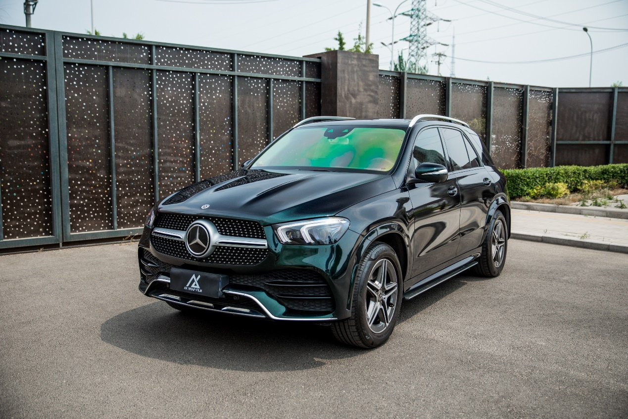 膜呗改色案例:奔驰gle350改色祖母绿色 华贵气质无法隐藏