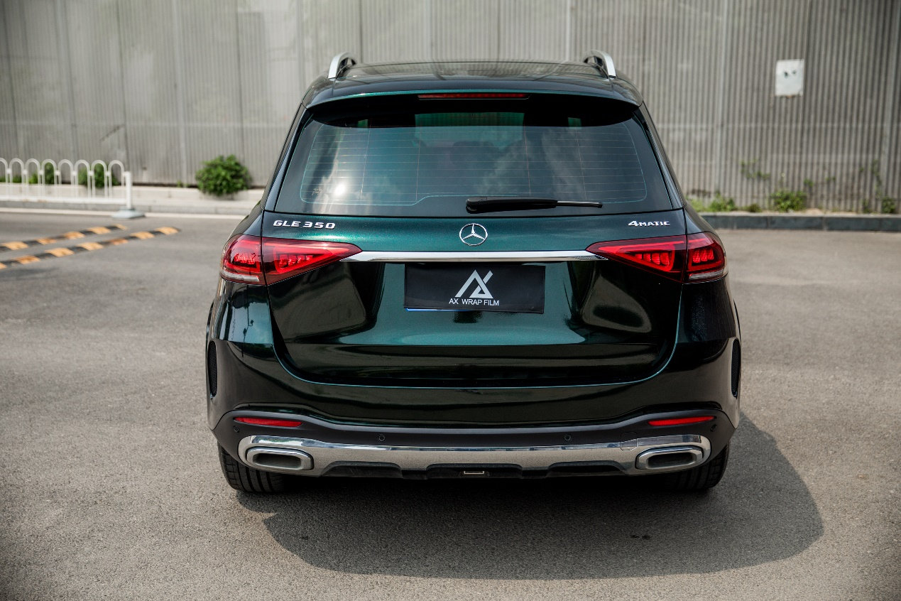 膜呗改色案例:奔驰gle350改色祖母绿色 华贵气质无法隐藏