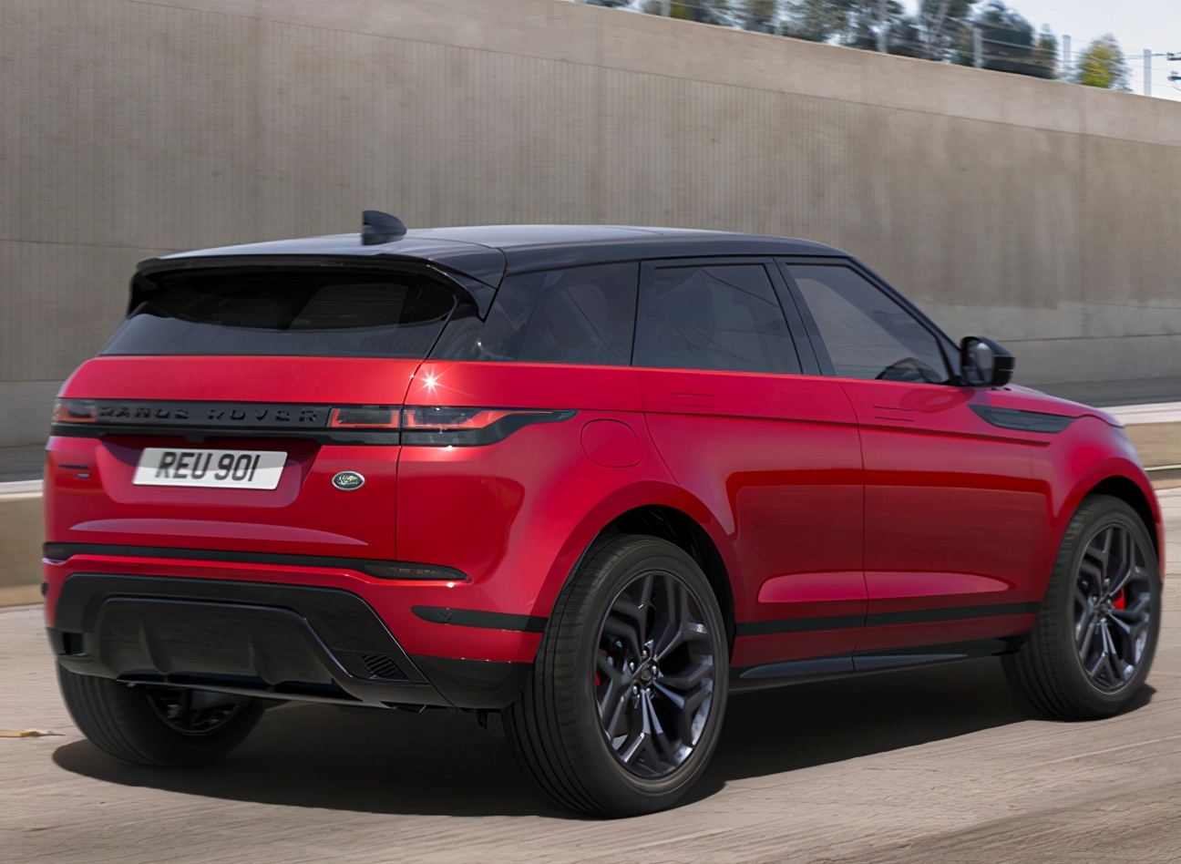 路虎揽胜极光新车型来袭,折合人民币将近46万,你怎么看?