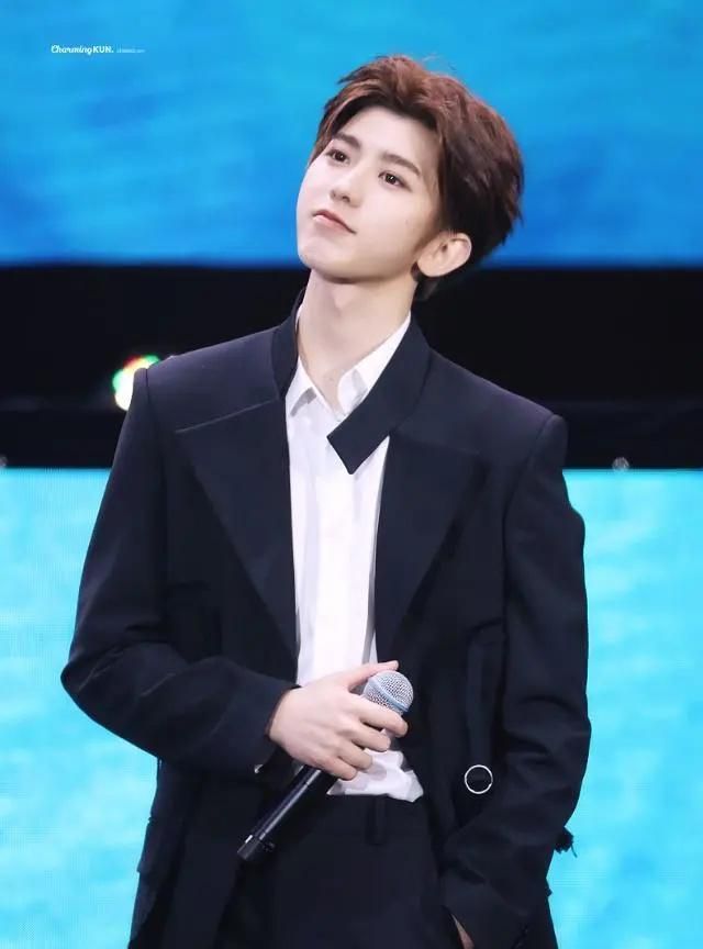 《奔跑吧》蔡徐坤态度傲慢惹争议,流量明星人设崩塌了?