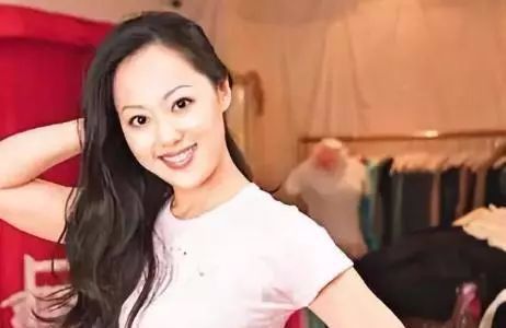 光两位亿万富豪家产,55岁单身却成赢家|章小蕙|陈曜昮|家产_新浪新闻