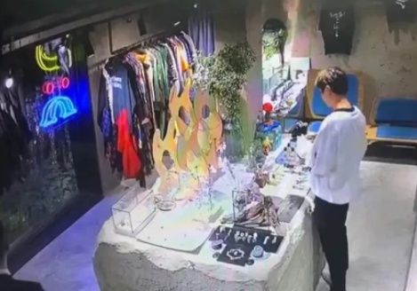 青三选手彦希否认偷东西后,店主公开监控视频,当事人道歉并回应休闲区蓝鸢梦想 - Www.slyday.coM