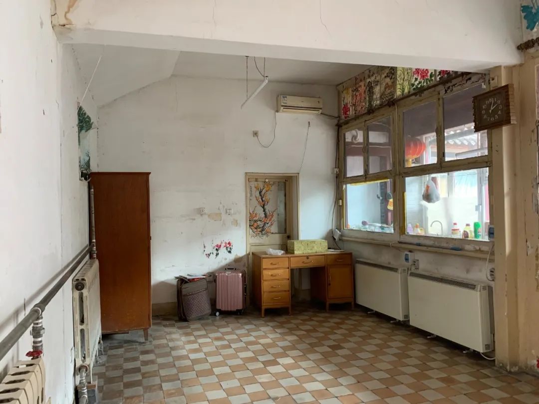 她用15万改造了出租屋让破旧民房变得浪漫如画