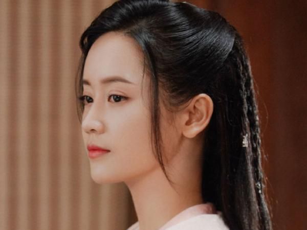 郑湫泓新剧开播男主酷似胡歌两人搭档不但很养眼而且很甜蜜