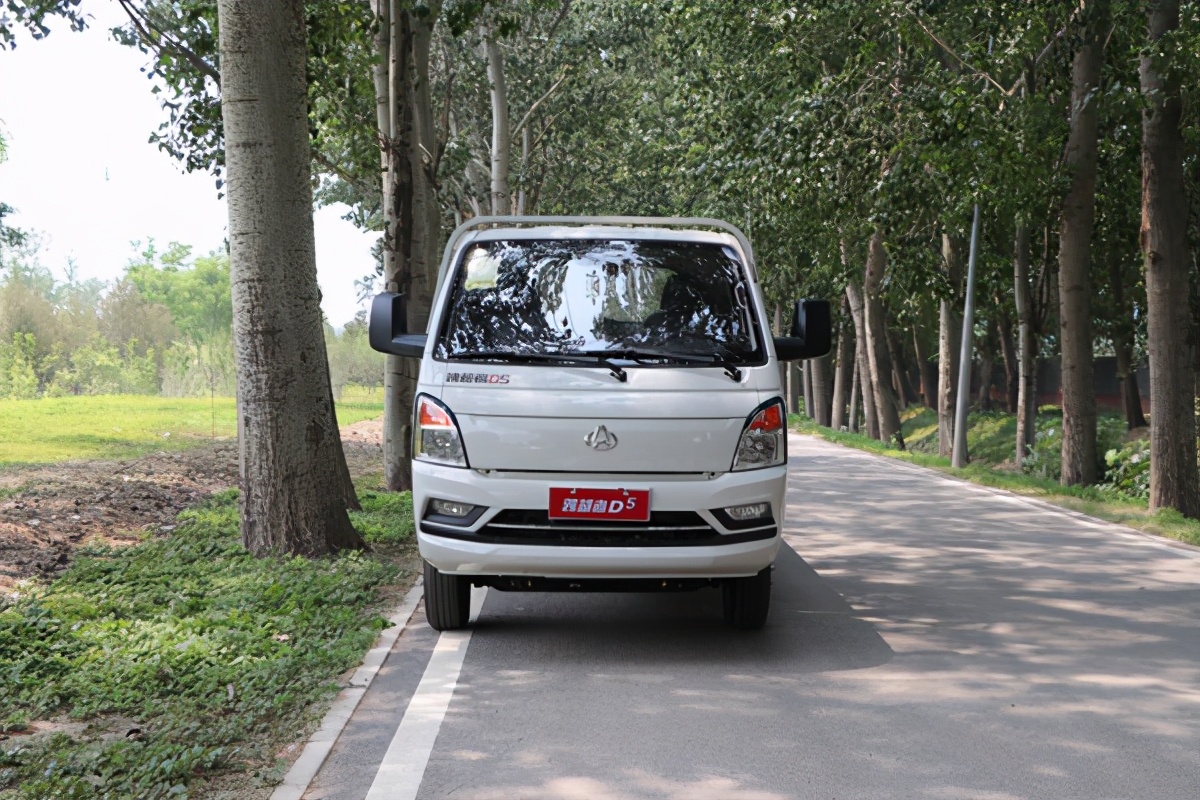 那么这款小轻卡到底有哪些亮点,今天就为广大消费者带来长安跨越者d5