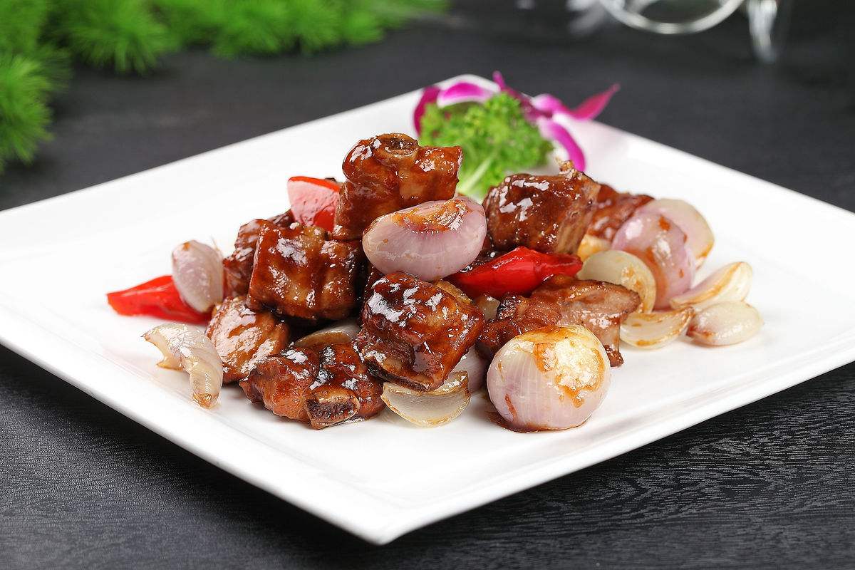 学会这样做番茄洋葱烩猪排,营养丰富又解馋下饭,好吃得停不下来