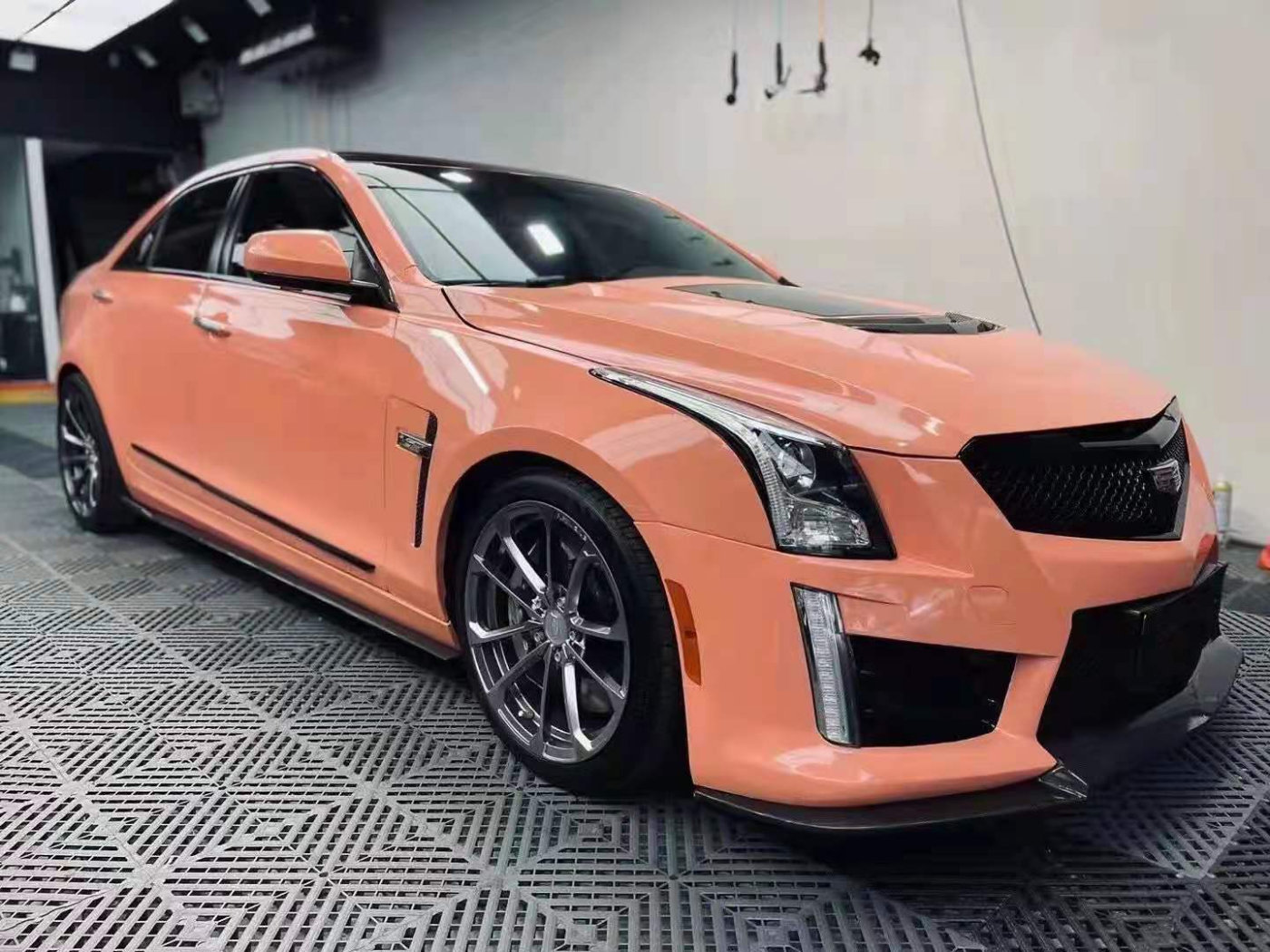 膜呗改色案例凯迪拉克atsl改色粉猪这款颜色惹人爱