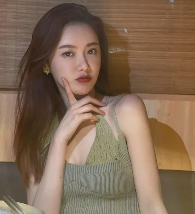 湖人大战太阳!美娜晒图太撩人,并直言:最佳防守中锋请求一战