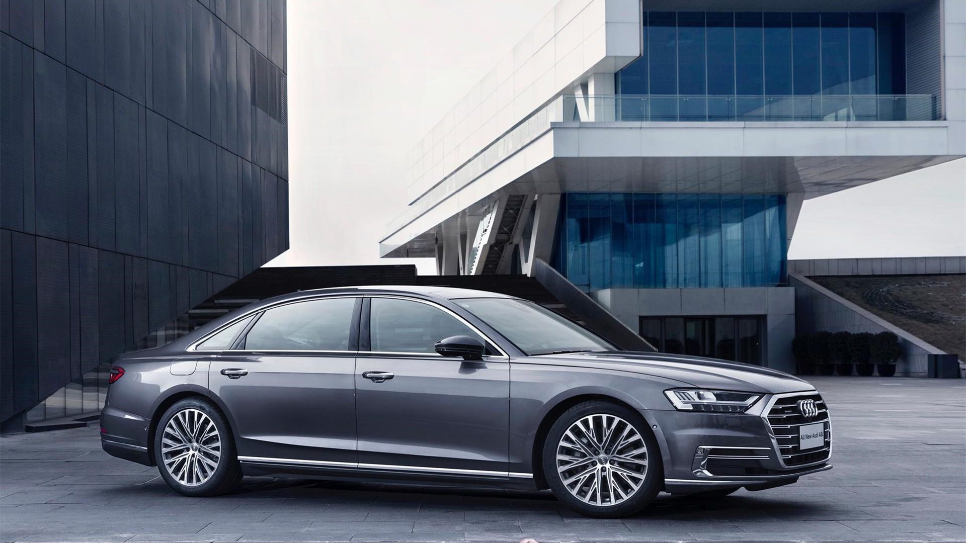 0t v8引擎,售价基本无优惠,奥迪a8 l 60tfsi 尊贵型!