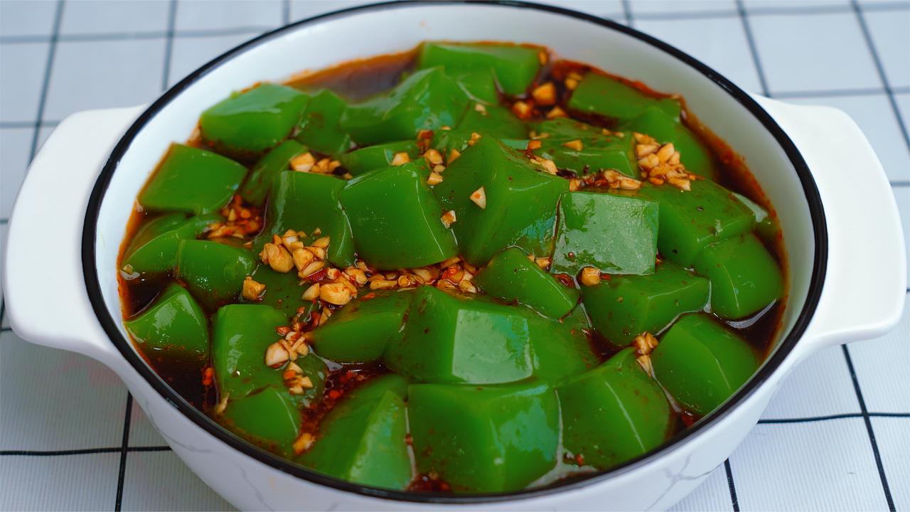 一碗淀粉,6碗水,教你在家做菠菜凉粉,好看好吃,晶莹剔透又q弹