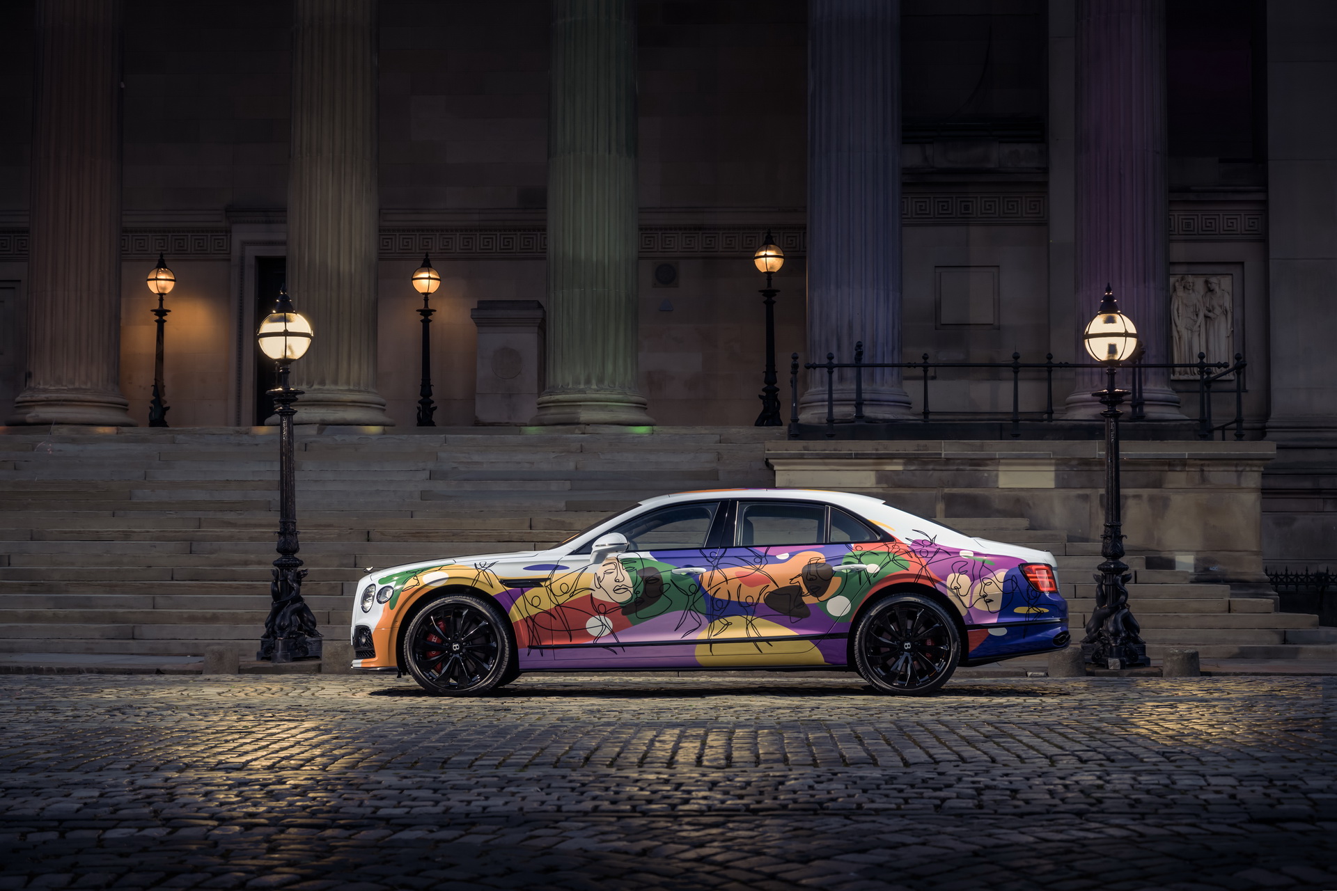 庆祝多样性和包容性计划,宾利发布飞驰特别涂装版-新浪汽车