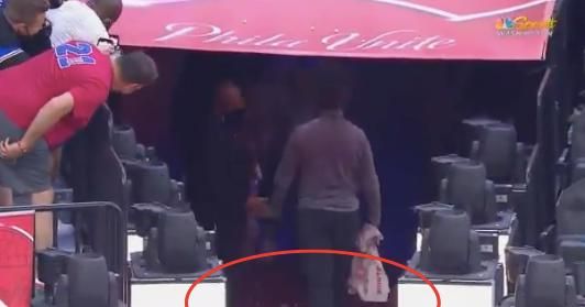 10投2中仅得10分,威少与球迷发生冲突,恩比德霸气庆祝杀人诛心休闲区蓝鸢梦想 - Www.slyday.coM 10投2中仅得10分,威少与球迷发生冲突,恩比德霸气庆祝杀人诛心休闲区蓝鸢梦想 - Www.slyday.coM