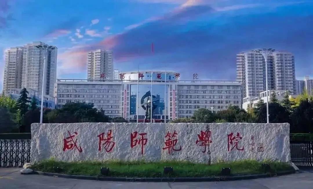 好家伙,前有安徽师大校内捞鱼做全鱼宴,云南大学采花做玫瑰宴,后有