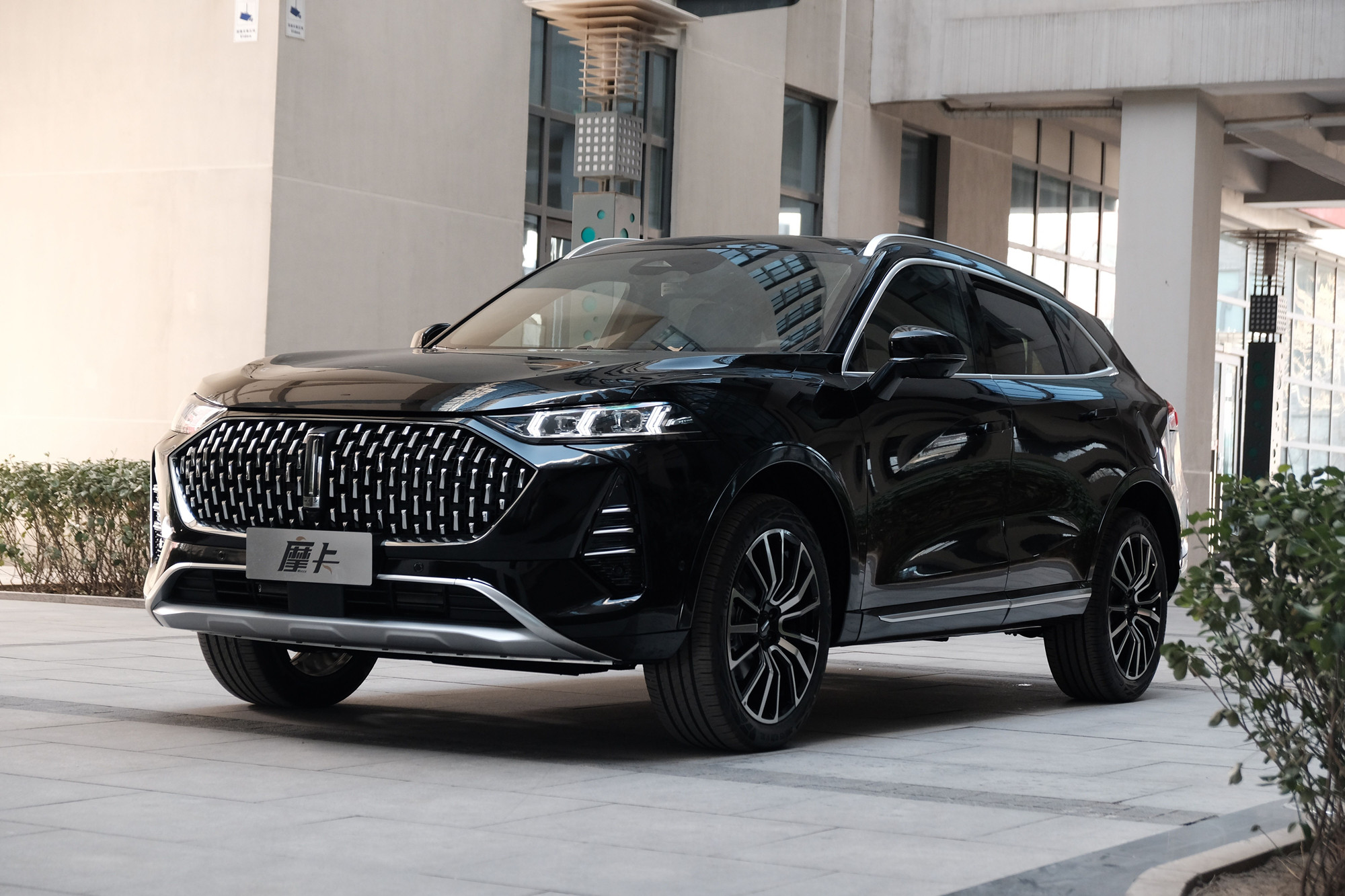 wey摩卡上市,配9挡变速器,硬扛长安uni-k