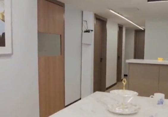 张柏芝俩儿子现身上海街头,保镖护送放学,兄弟俩越长越帅休闲区蓝鸢梦想 - Www.slyday.coM