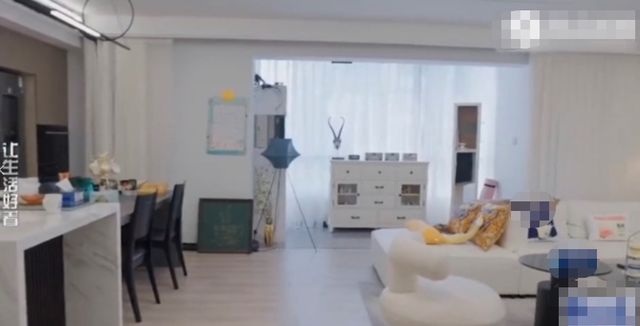 张柏芝俩儿子现身上海街头,保镖护送放学,兄弟俩越长越帅休闲区蓝鸢梦想 - Www.slyday.coM