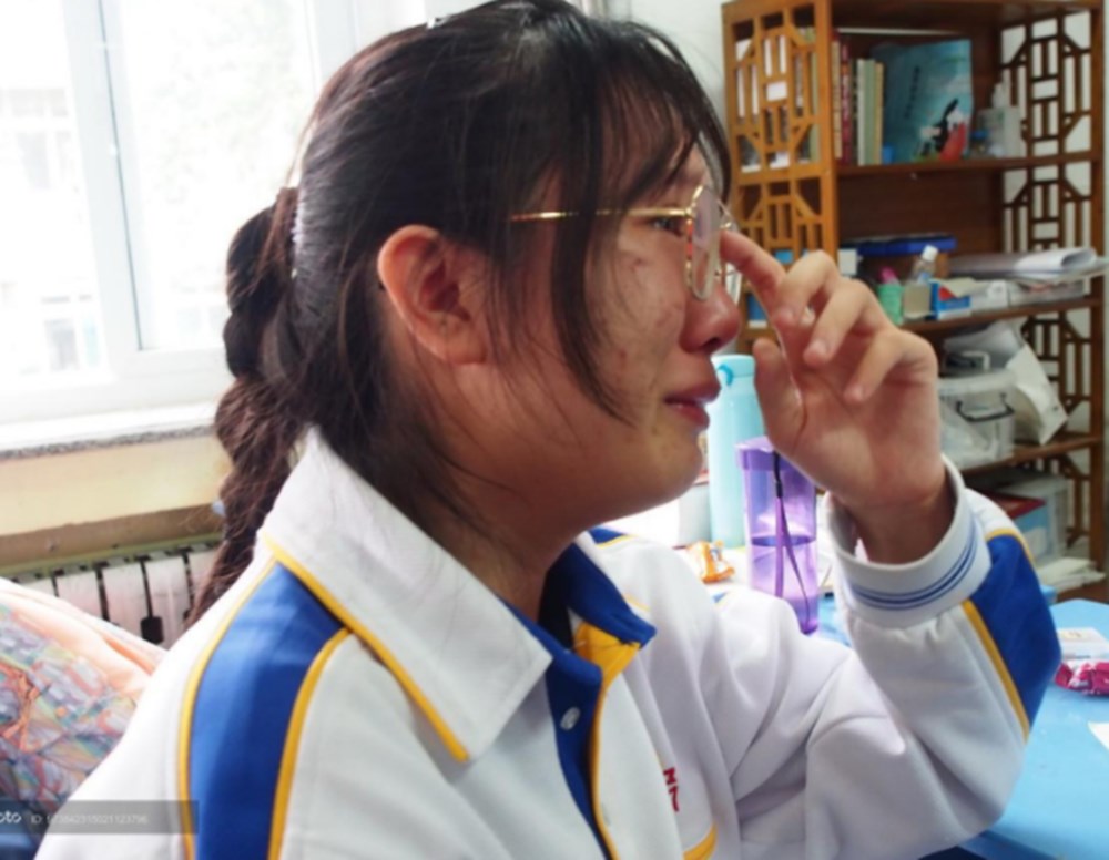烈士子女高考加20分惹争议，女孩表态让众人闭嘴，谁能还我爸爸？休闲区蓝鸢梦想 - Www.slyday.coM