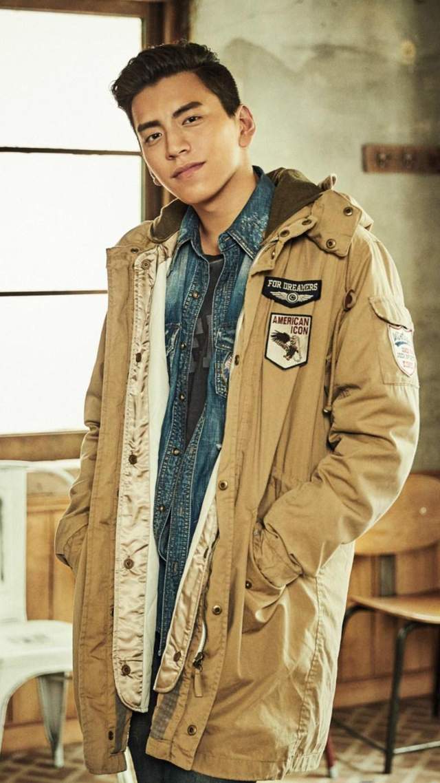 但这次王大陆忤逆了父亲,他在这一年出演了青春悬疑剧《霹雳mit》