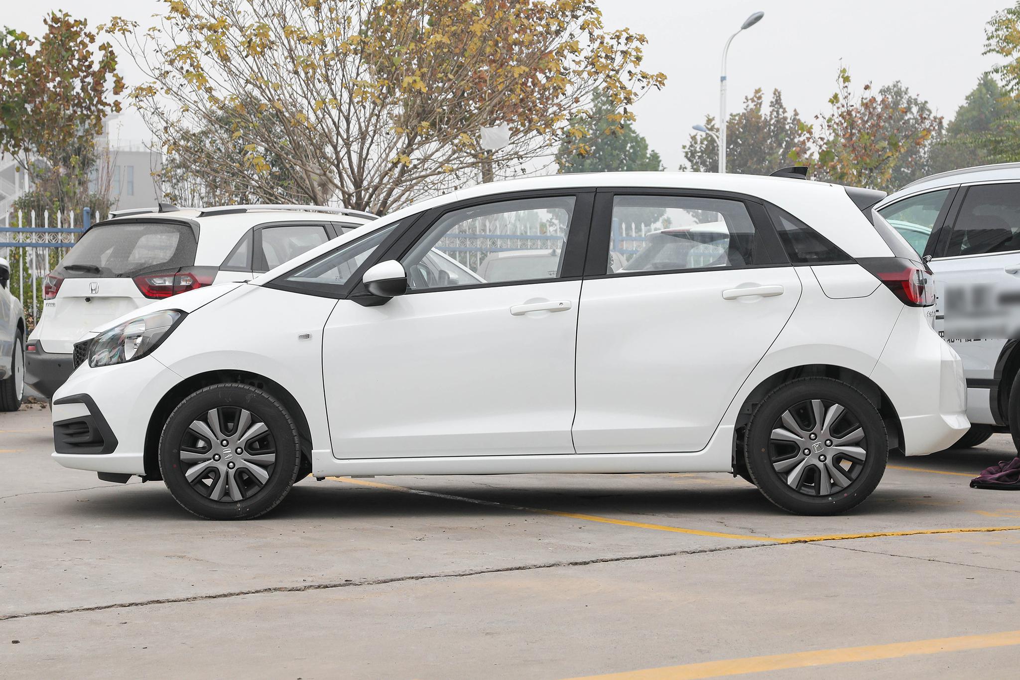 飞度的养车成本高吗?90后车主:贵买便宜用