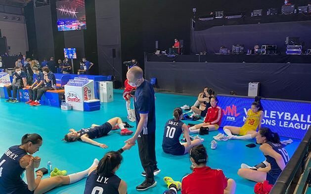 首败!中国女排0:3不敌日本女排,郎导排出怪阵,一人基本出局休闲区蓝鸢梦想 - Www.slyday.coM 首败!中国女排0:3不敌日本女排,郎导排出怪阵,一人基本出局休闲区蓝鸢梦想 - Www.slyday.coM