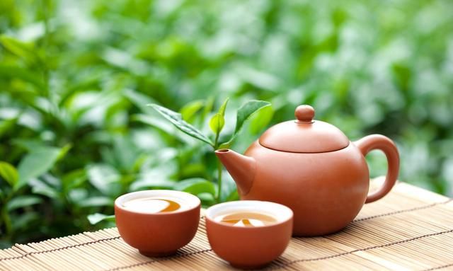 五月读诗一壶清茶许流年半卷闲书慰平生