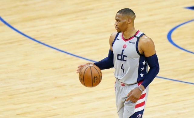 突发!威少崴脚伤退,球迷扔杂物喷垃圾话,三双王暴怒险造冲突休闲区蓝鸢梦想 - Www.slyday.coM 突发!威少崴脚伤退,球迷扔杂物喷垃圾话,三双王暴怒险造冲突休闲区蓝鸢梦想 - Www.slyday.coM