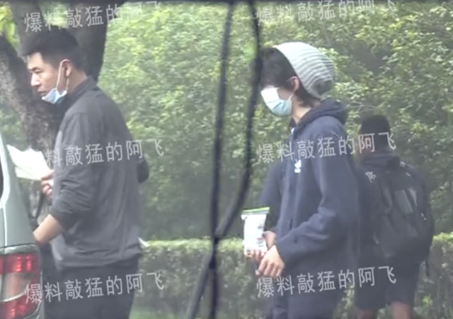 张柏芝两个儿子转学到上海,由保镖接送放学,兄弟俩帅气高冷休闲区蓝鸢梦想 - Www.slyday.coM 张柏芝两个儿子转学到上海,由保镖接送放学,兄弟俩帅气高冷休闲区蓝鸢梦想 - Www.slyday.coM