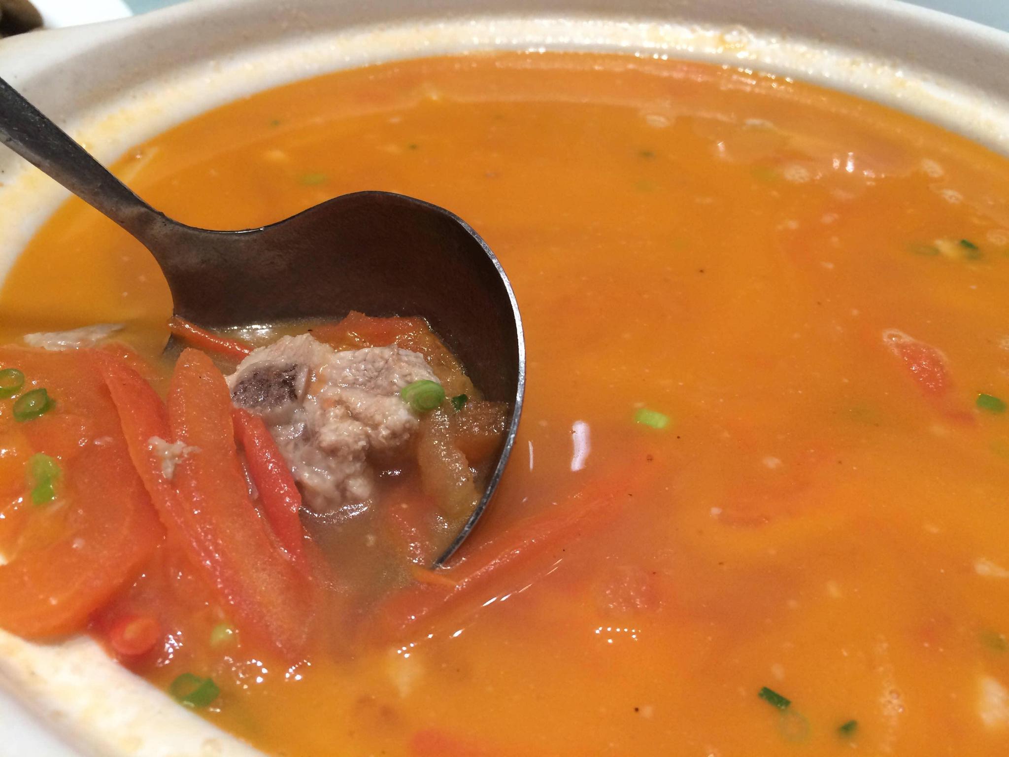 学会这样做番茄土豆排骨汤好吃不腻越吃越香最后汤汁都不剩