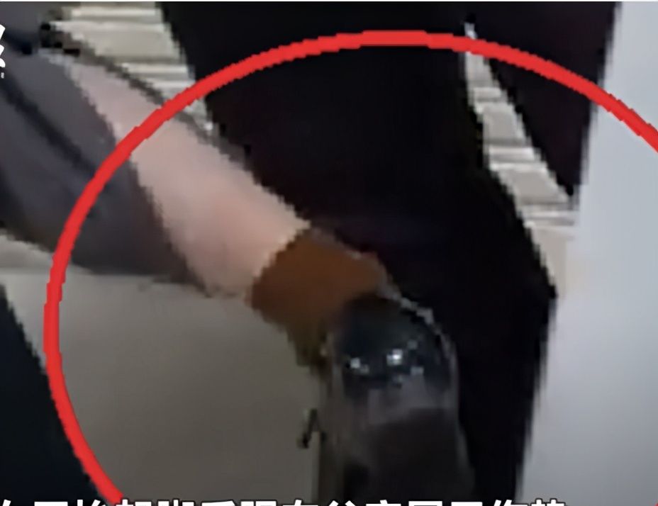 上海一29岁女子被踩脚后跟,叫来救护车后要等父亲来再走休闲区蓝鸢梦想 - Www.slyday.coM