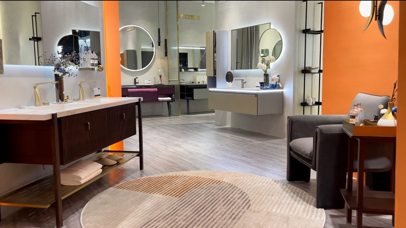 走进米洛斯展馆,我们可以看到典雅沉稳的月岩灰色彩