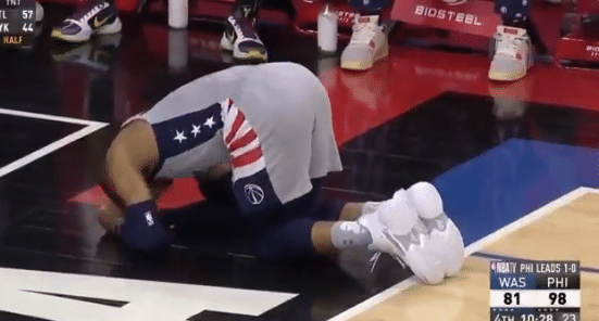 10中2伤退！威少被激怒险酿冲突+球迷遭驱逐，几个大汉才拦住他休闲区蓝鸢梦想 - Www.slyday.coM