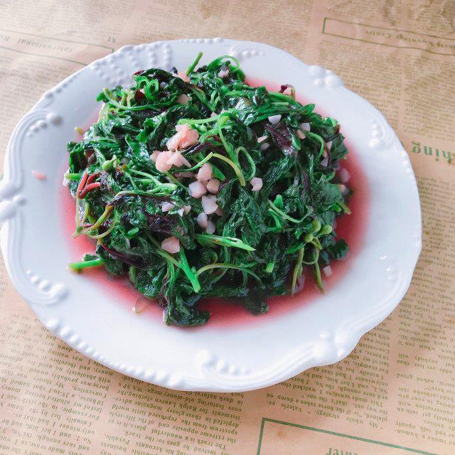 第1步,苋菜洗净,大蒜切末.做法步骤