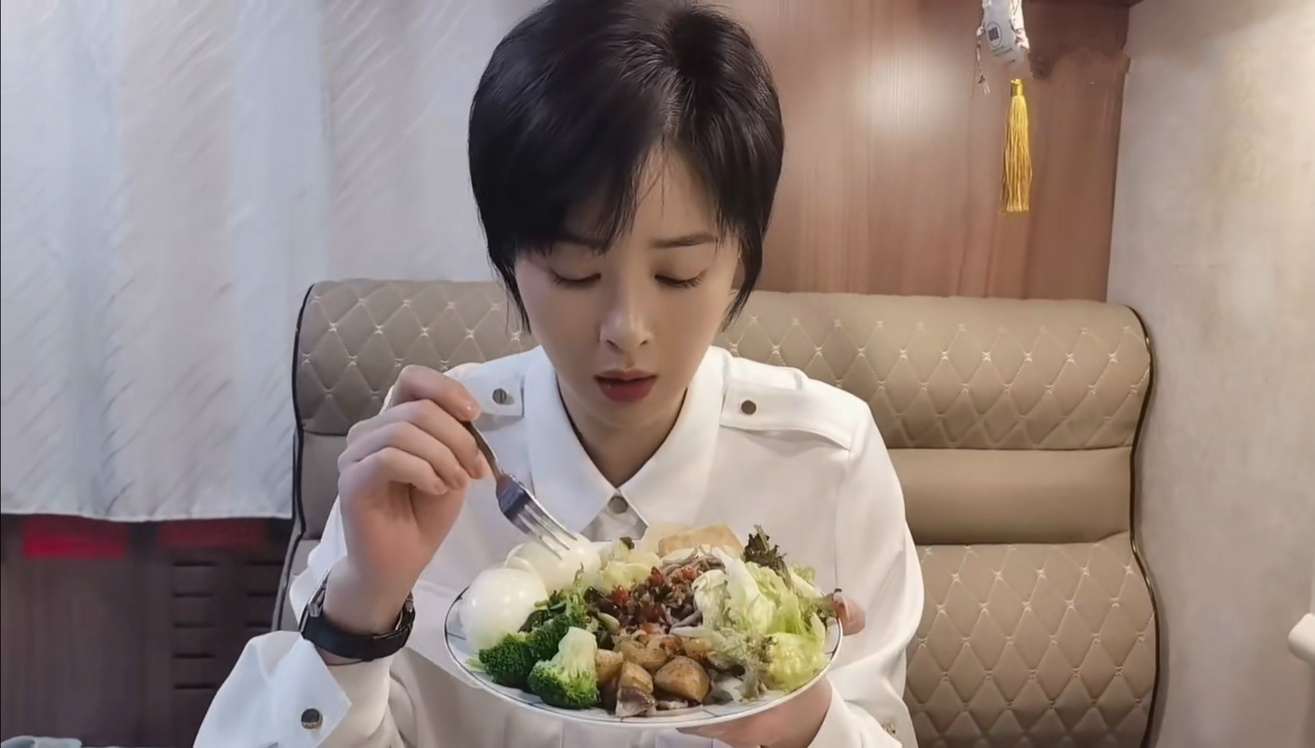 蒋欣大方公开一日三餐食谱,网友:太拼了|蒋欣|食谱|减肥_新浪新闻