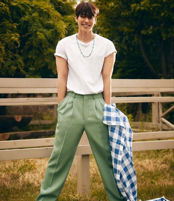 31岁金宇彬近照笑容灿烂健康又帅气褪去水肿后五官更立体