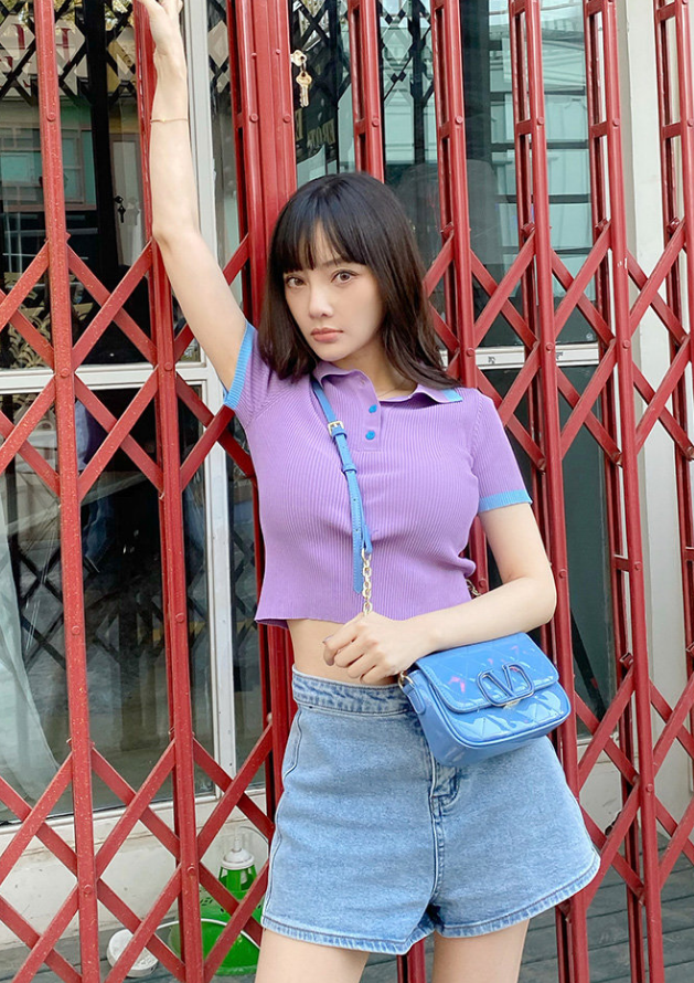 李小璐近照公开热辣身材引刷屏贾乃亮再不复婚就晚了