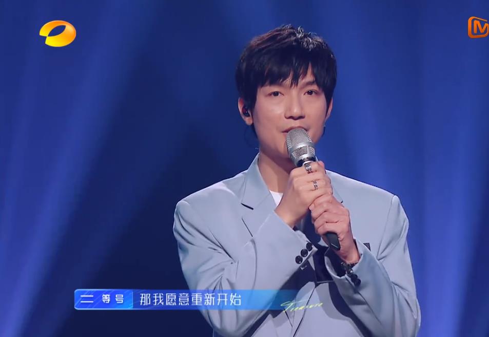 成为冠军14年后,愿意回到一个无名歌手的舞台上,让一切重新开始.