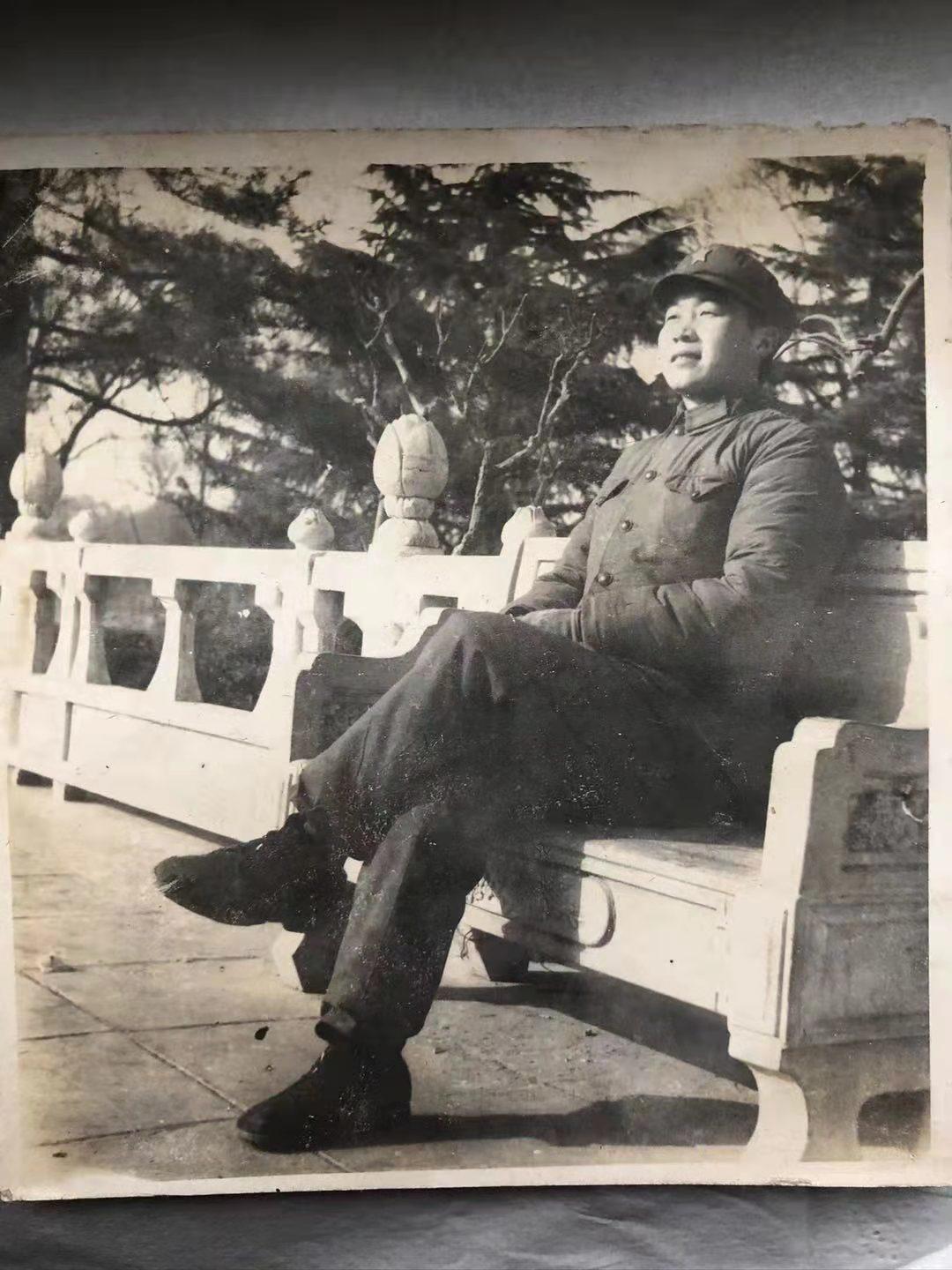 郭希宽罕见照片曝光连续发文和公布照片网友真爸爸