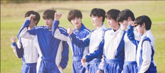 张雨剑哥哥变老公名言再次登场 时代少年团未成年师姐搭档张凌赫 邓恩熙 张雨剑 少年团 新浪新闻